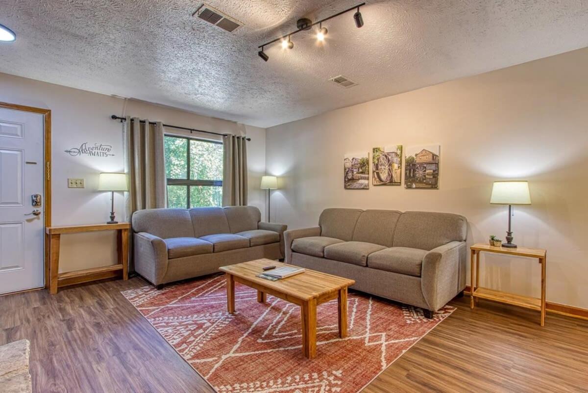 Pinecrest Townhomes-1King-2Queen Unit-Renovated Pigeon Forge Kültér fotó